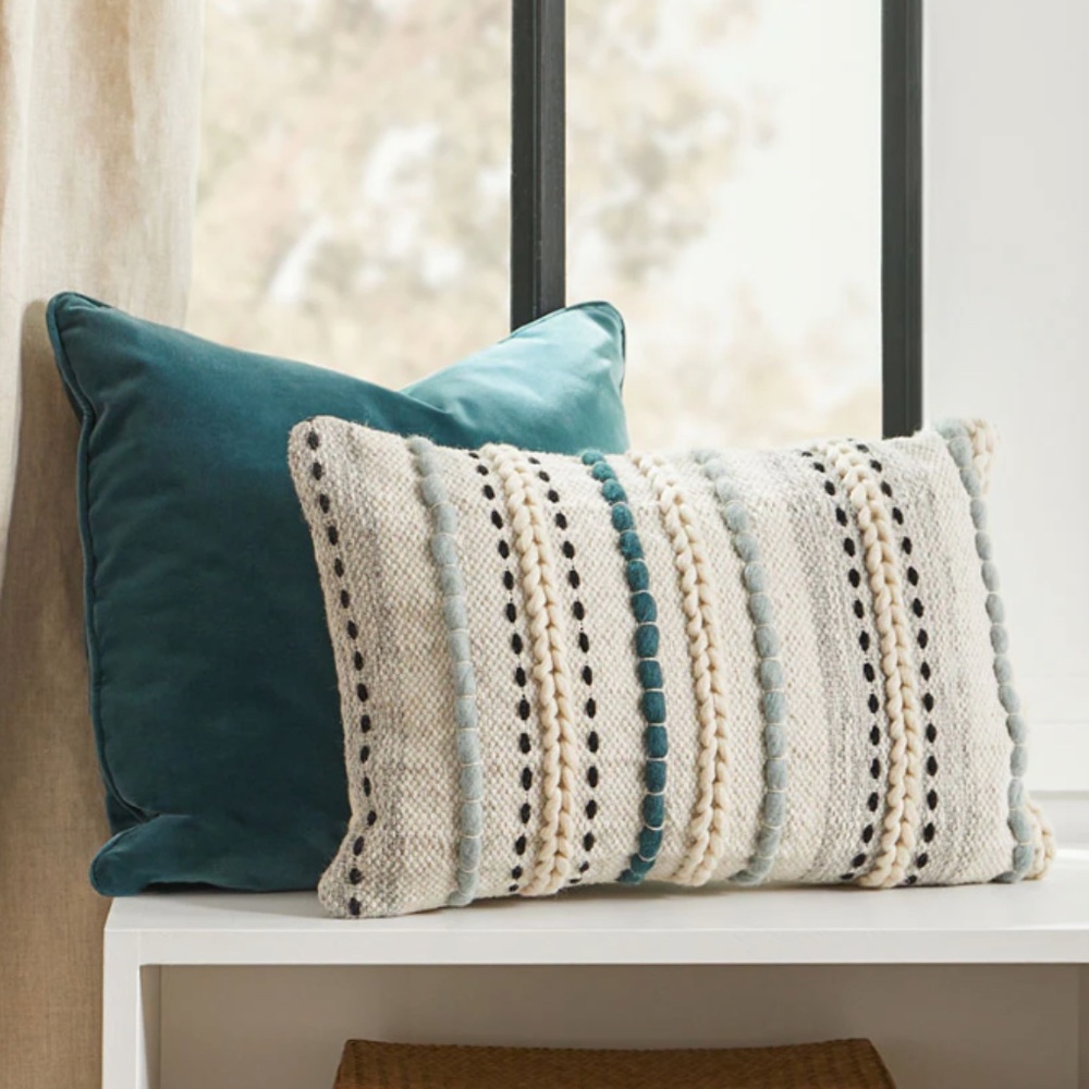 ARTICLE PILLOWS